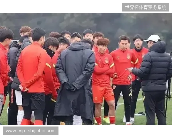 李刚仁和黄喜灿的连续盘带突击，是韩国队在阵地战中打破南美球队防守平衡的关键战术